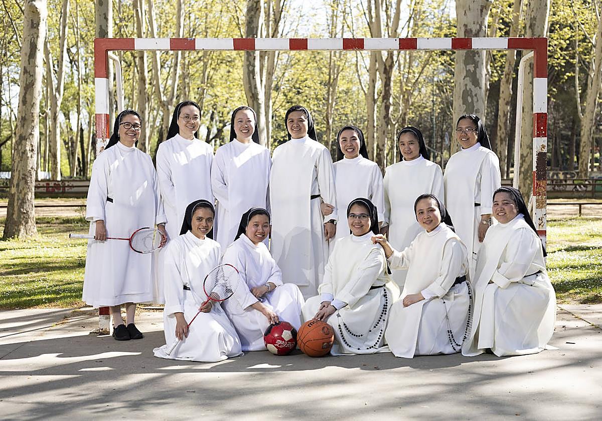 Imagen principal - Las hermanas del juniorado internacional de las Religiosas Misioneras de Santo Domingo.