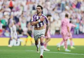 Monchu Rodríguez celebra el gol marcado al Eldense en el minuto 80 y que dio la victoria al Real Valladolid.