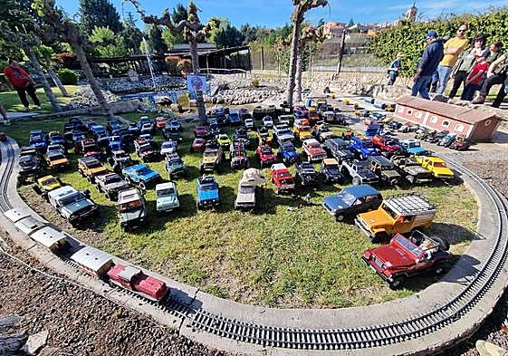 Coches todoterreno teledirigidos participantes en el Fest RC Crawler Olmedo.
