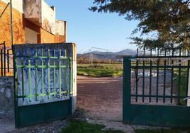 Uno de los accesos principales al colegio Saint Michael en Palazuelos de Eresma.