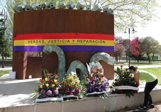Palencia rememora la II República en torno al Monumento de la Carcavilla