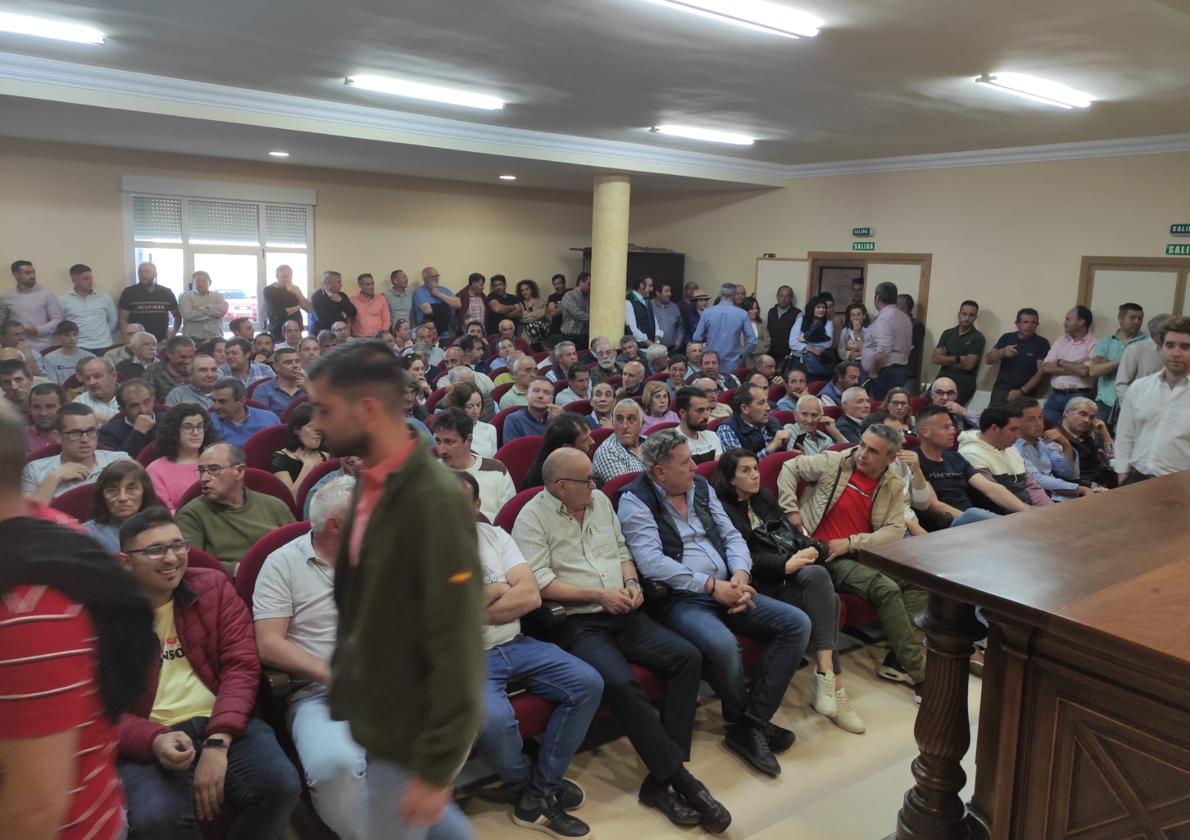 Ganaderos Unidos durante su última reunión en la localidad salmantina de Tamames.