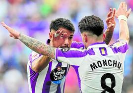 Salazar y Monchu celebran el tanto de este útlimo en el partido del pasado sábado en Zorrilla.