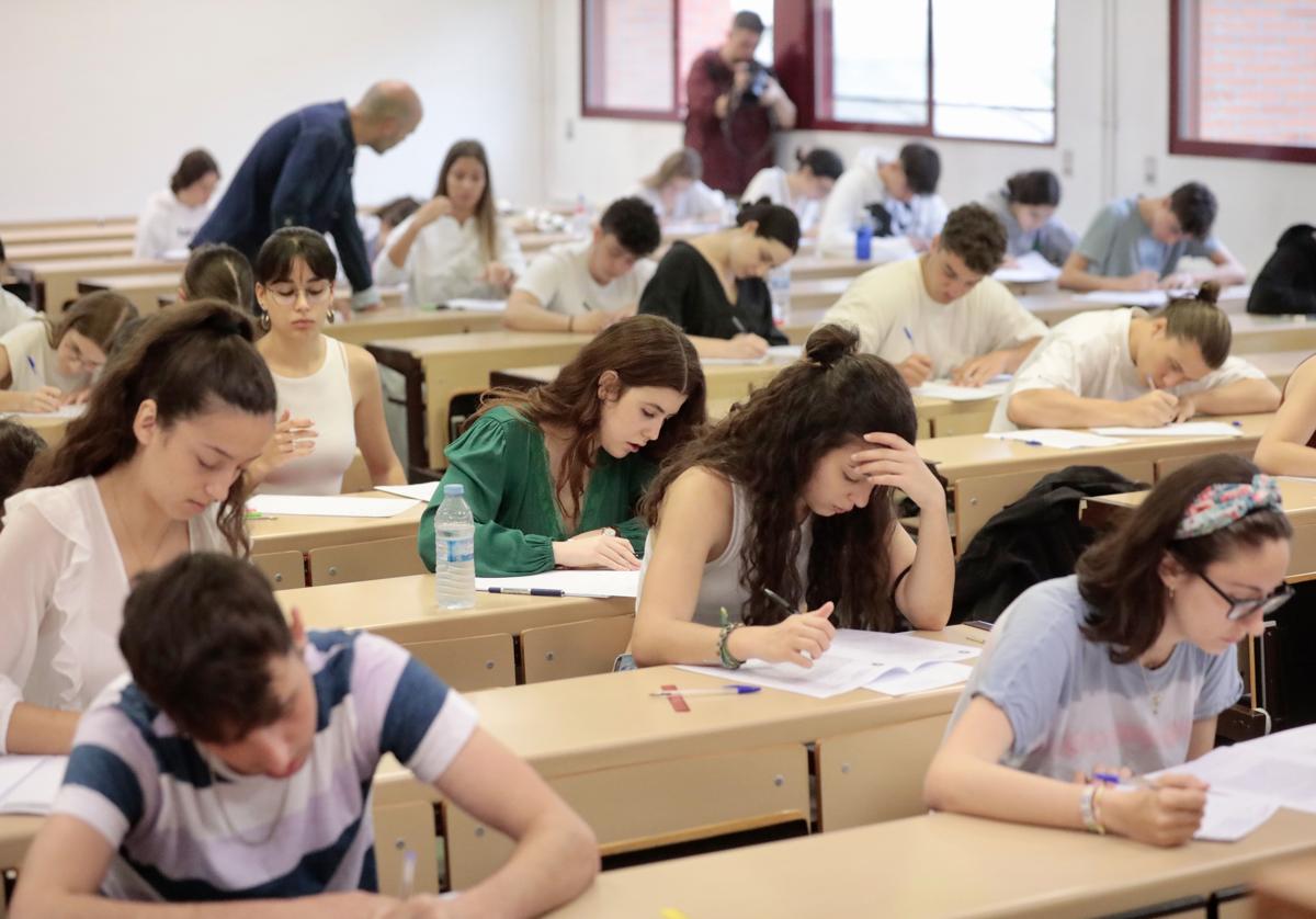 Pruebas de la EBAU en el Aulario de la Universidad de Valladolid, el año pasado.