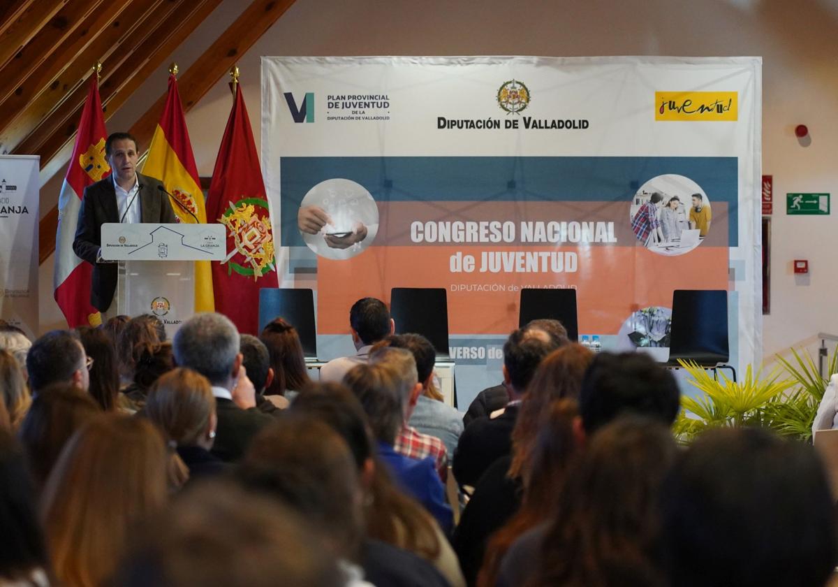 El presidente de la Diputación, Conrado Íscar, este miércoles en la inauguración del I Congreso Nacional de Juventud en Valladolid.