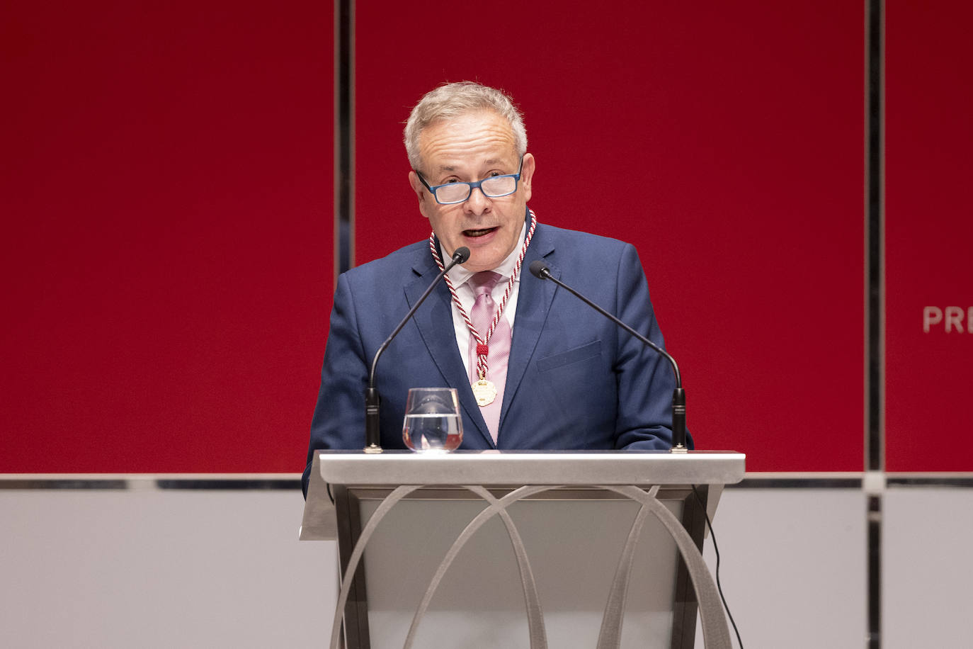 René Jesús Payo Hernanz, catedrático de Historia del Arte, durante la presentación de los premios