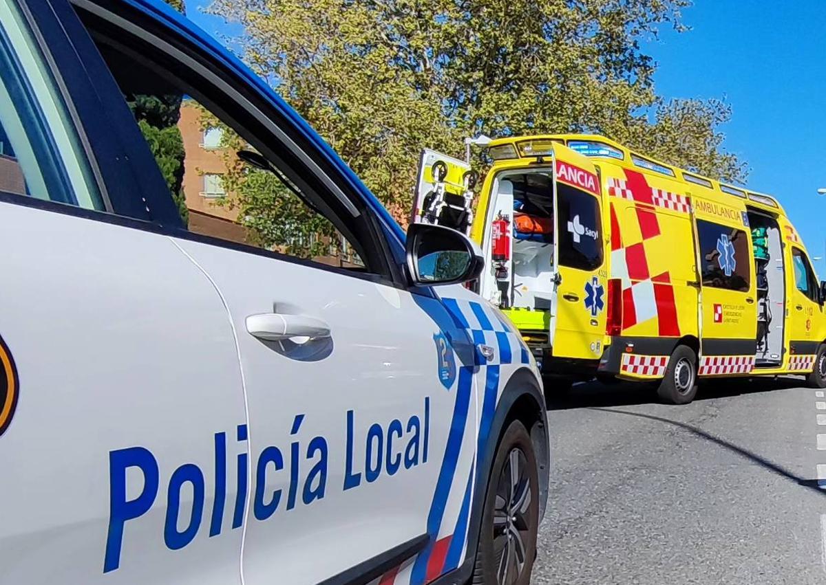 Imagen secundaria 1 - Varios momentos del dispositivo policial durante el atropello en la avenida Vicente Aleixandre.