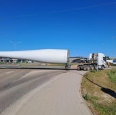 Las palas gigantes de molino vuelven a provocar cortes al tráfico en Valladolid