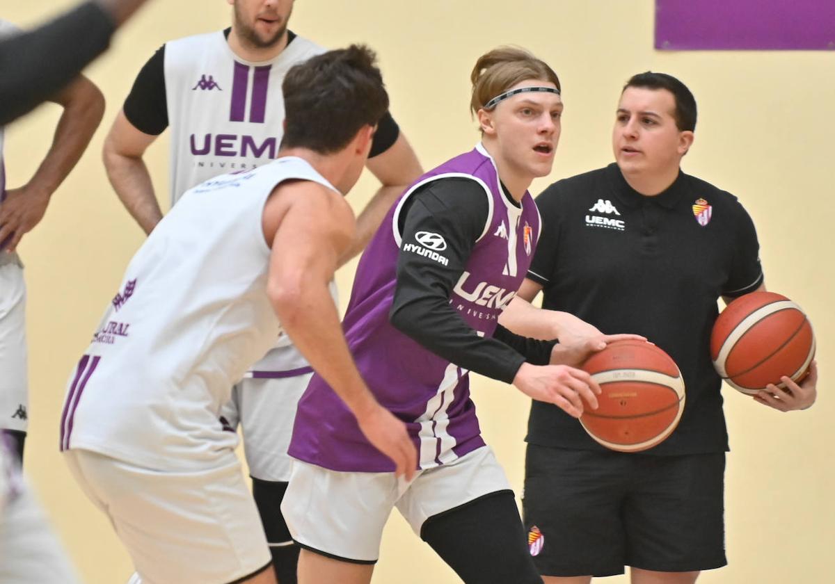 Zigmantavicius, en un entrenamiento en el frontón de Pisuerga.