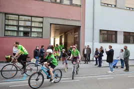 Los estudiantes y profesores tomaron las calles de Valladolid montados en bicicleta