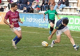 Miguel Lainz marcando un ensayo ante el Cisneros.