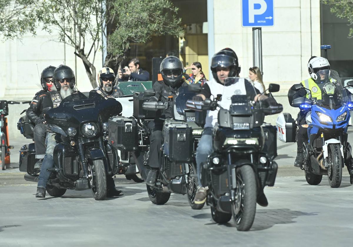 Las imágenes de la concentración de Harleys en la plaza Zorrilla de Valladolid