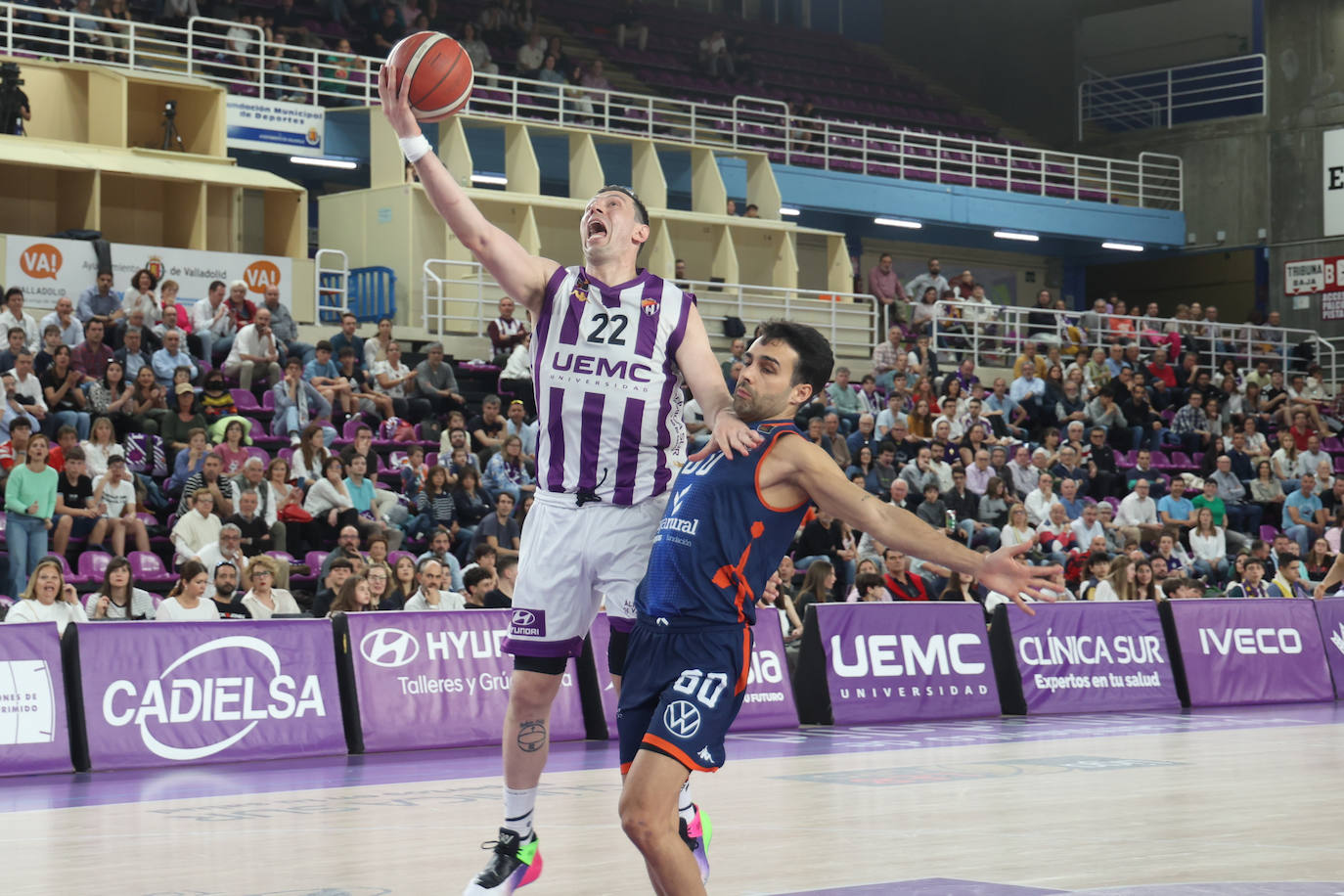 Las imágenes del partido de baloncesto entre el UEMC y el Tizona Burgos