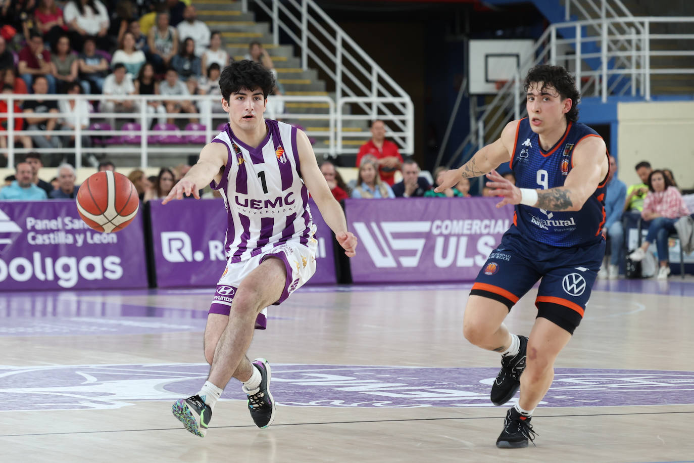 Las imágenes del partido de baloncesto entre el UEMC y el Tizona Burgos