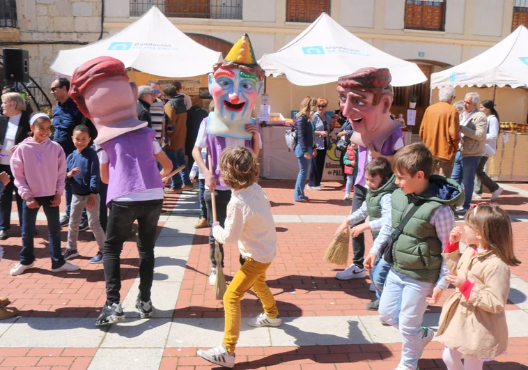 Villaviudas celebra su Feria de las Lilas