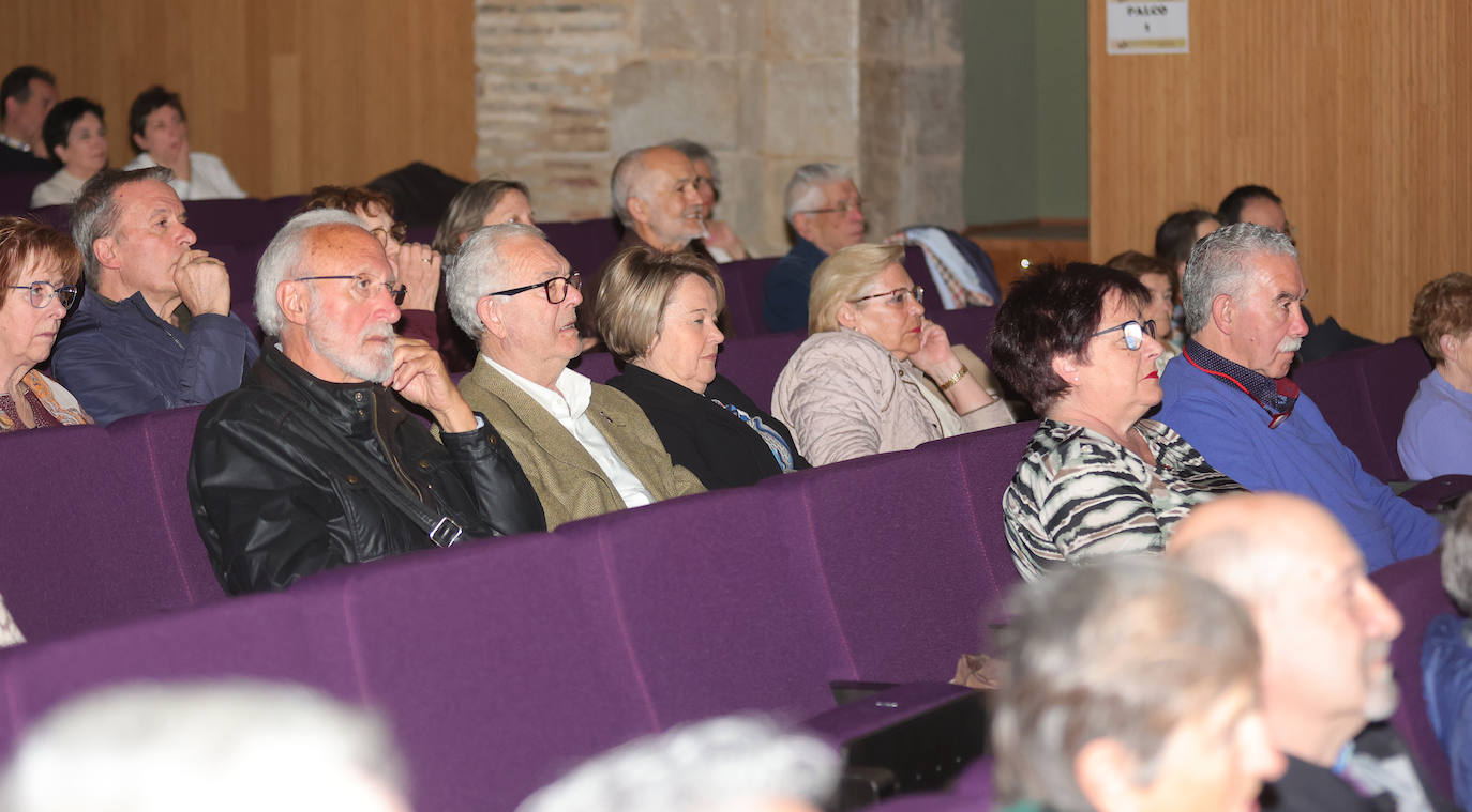 Gamoneda realza con su poesía el Día del Libro en Paredes
