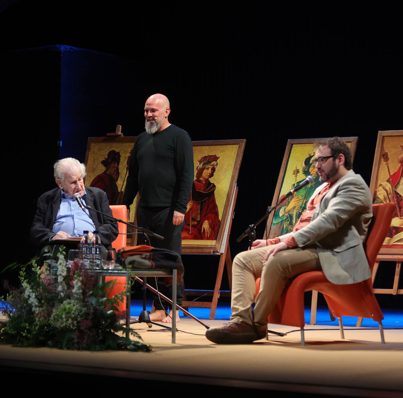 Gamoneda realza con su poesía el Día del Libro en Paredes