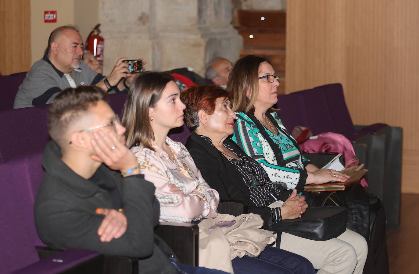 Gamoneda realza con su poesía el Día del Libro en Paredes