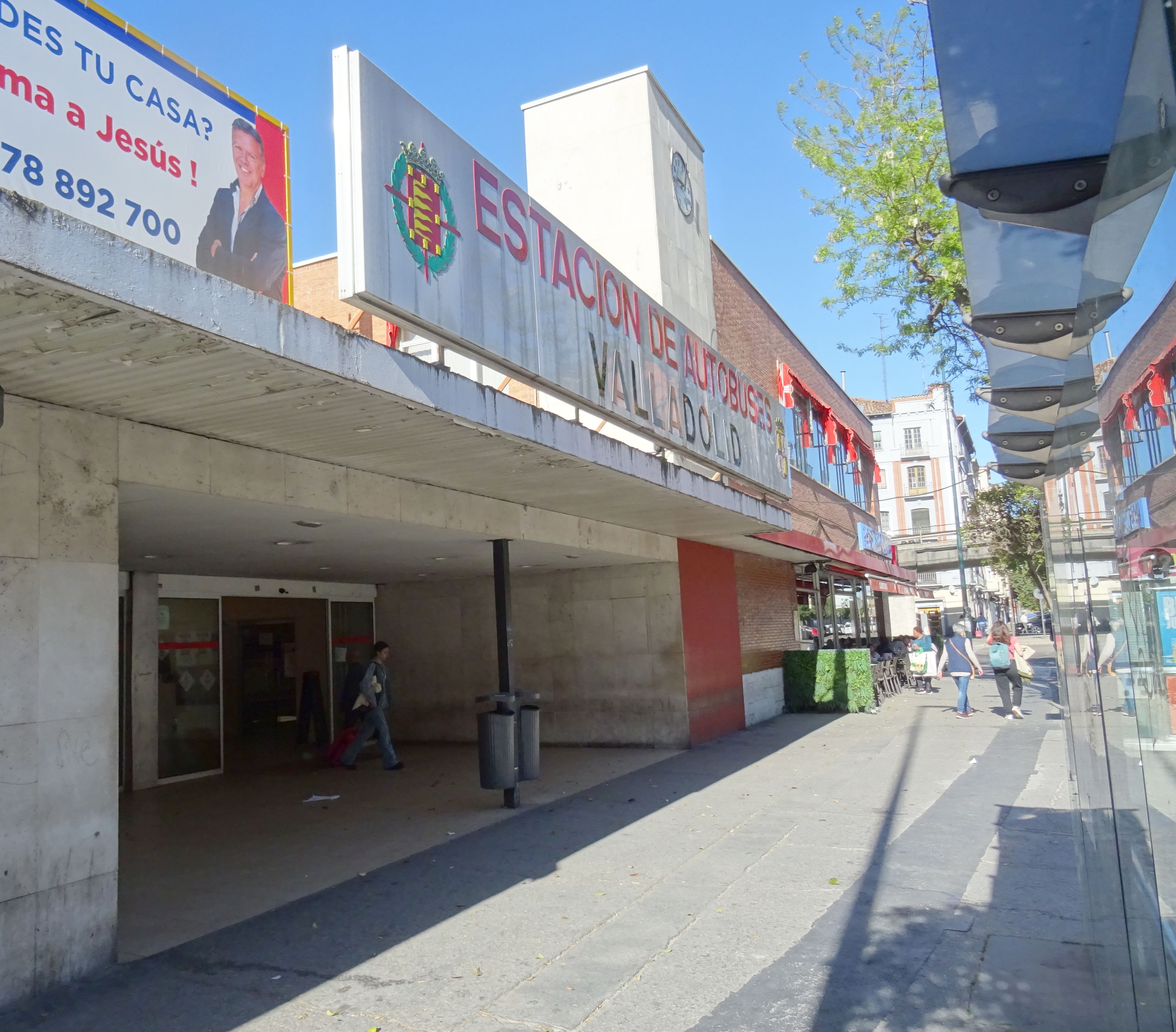 Fachada exterior de la estación de autobuses de Valladolid en la actualidad