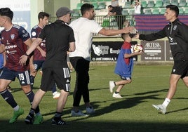 Los entrenadores de Segoviana y Llerenense, al finalizar el partido.