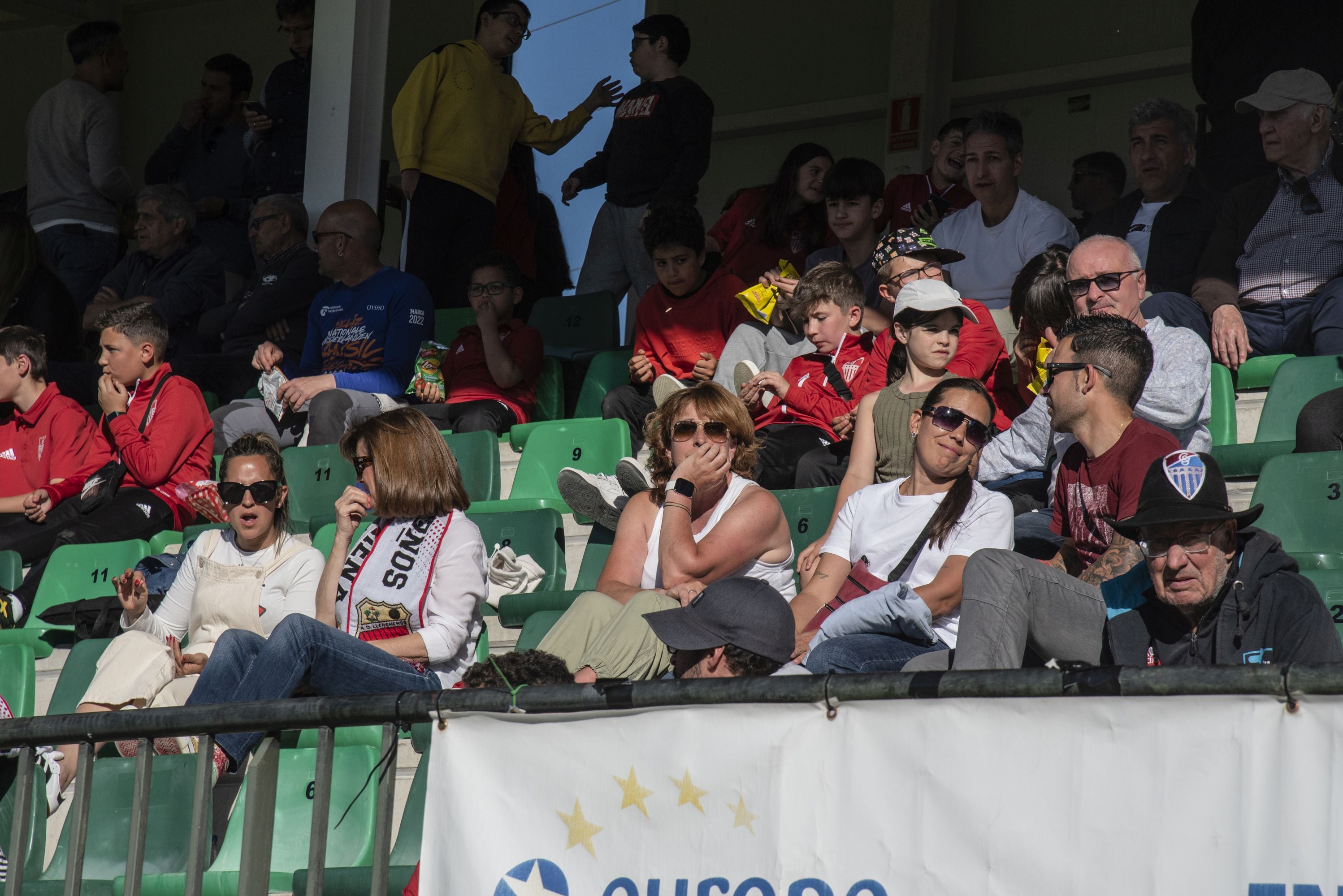 Búscate en las gradas de La Albuera