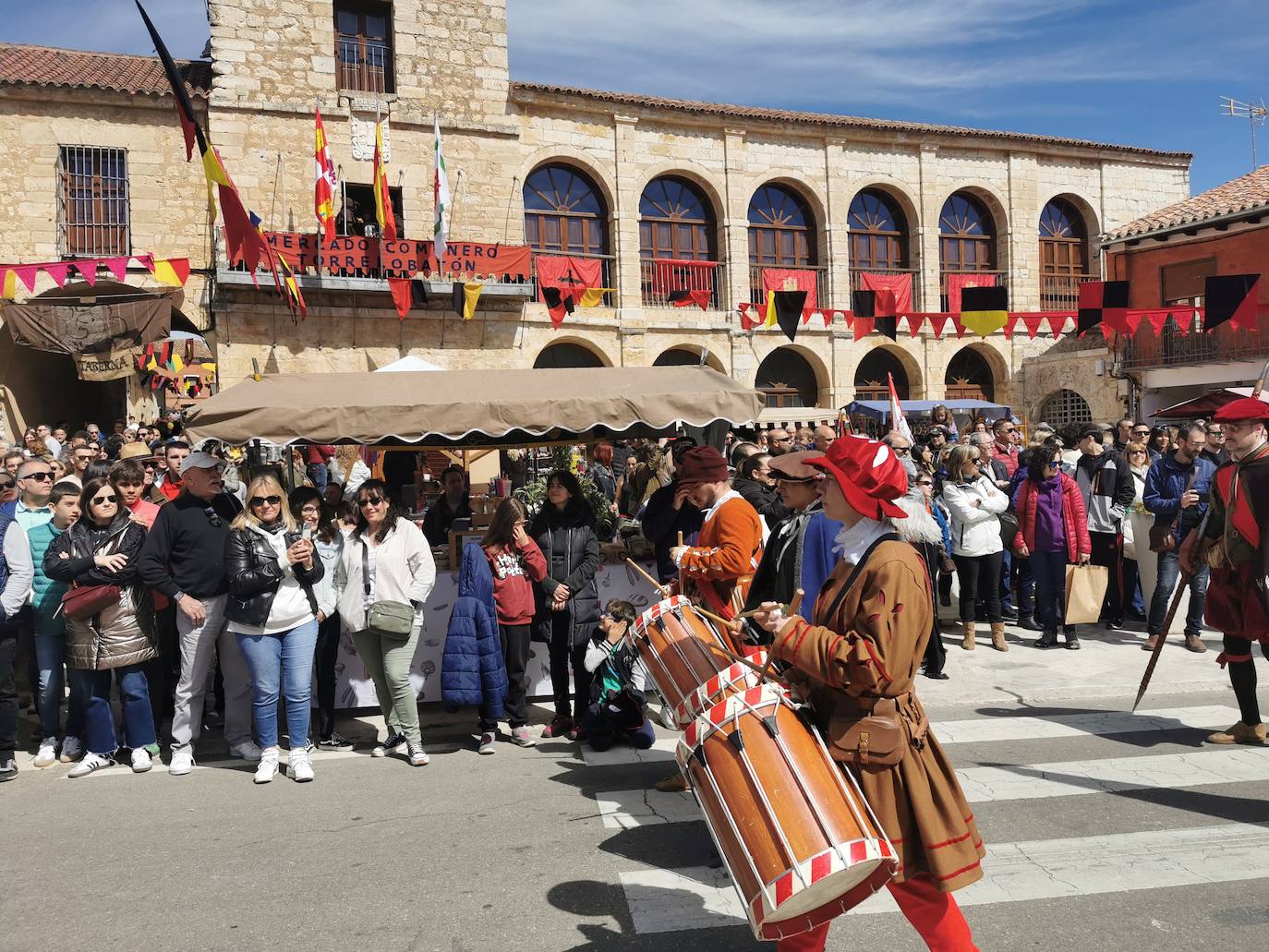 Éxito de público en el Mercado Comunero de Torrelobatón