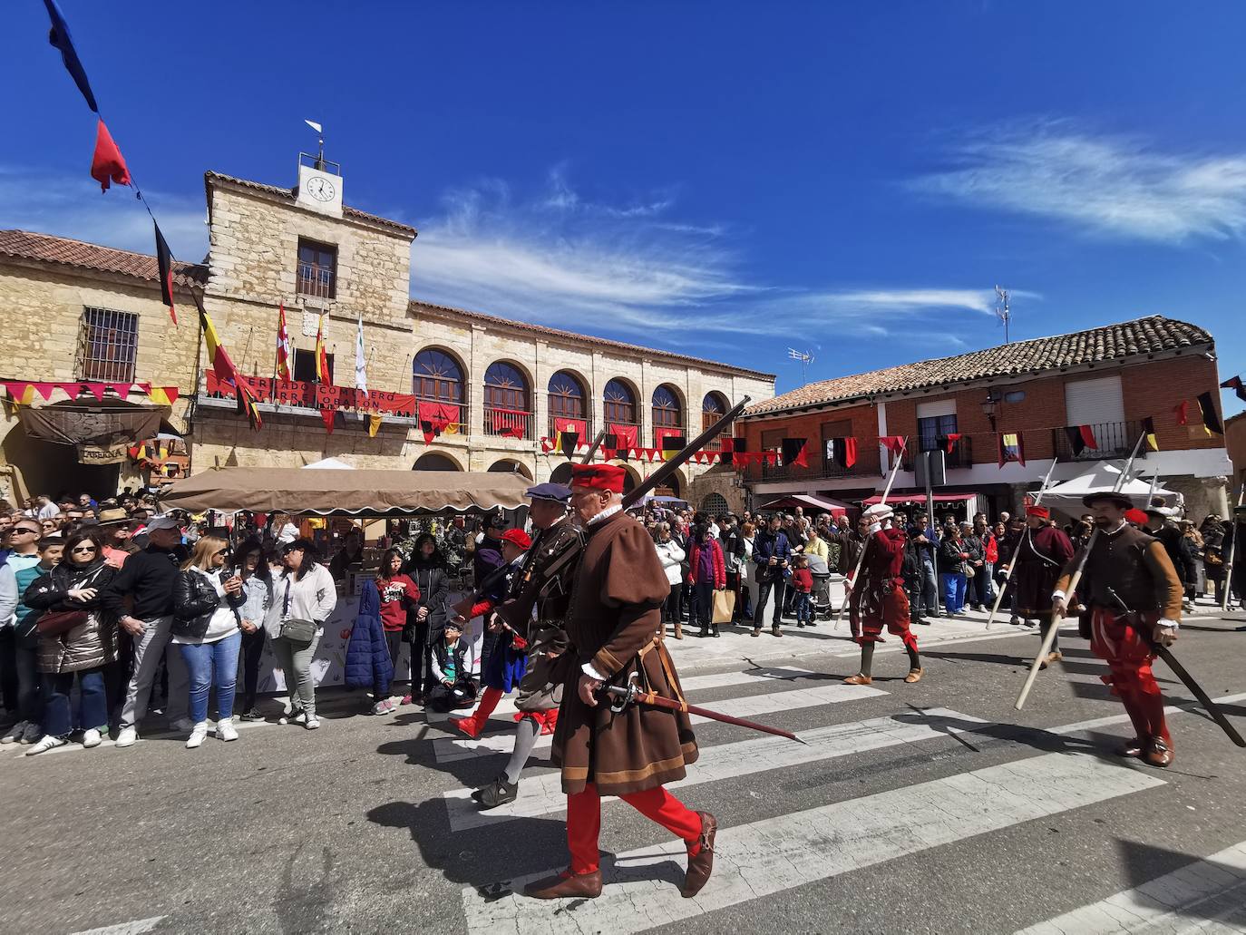 Éxito de público en el Mercado Comunero de Torrelobatón