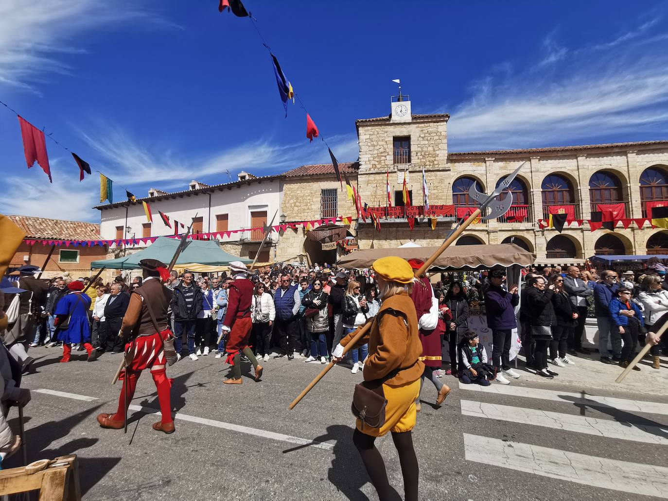 Éxito de público en el Mercado Comunero de Torrelobatón