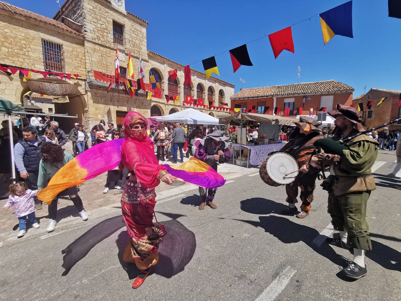 Éxito de público en el Mercado Comunero de Torrelobatón