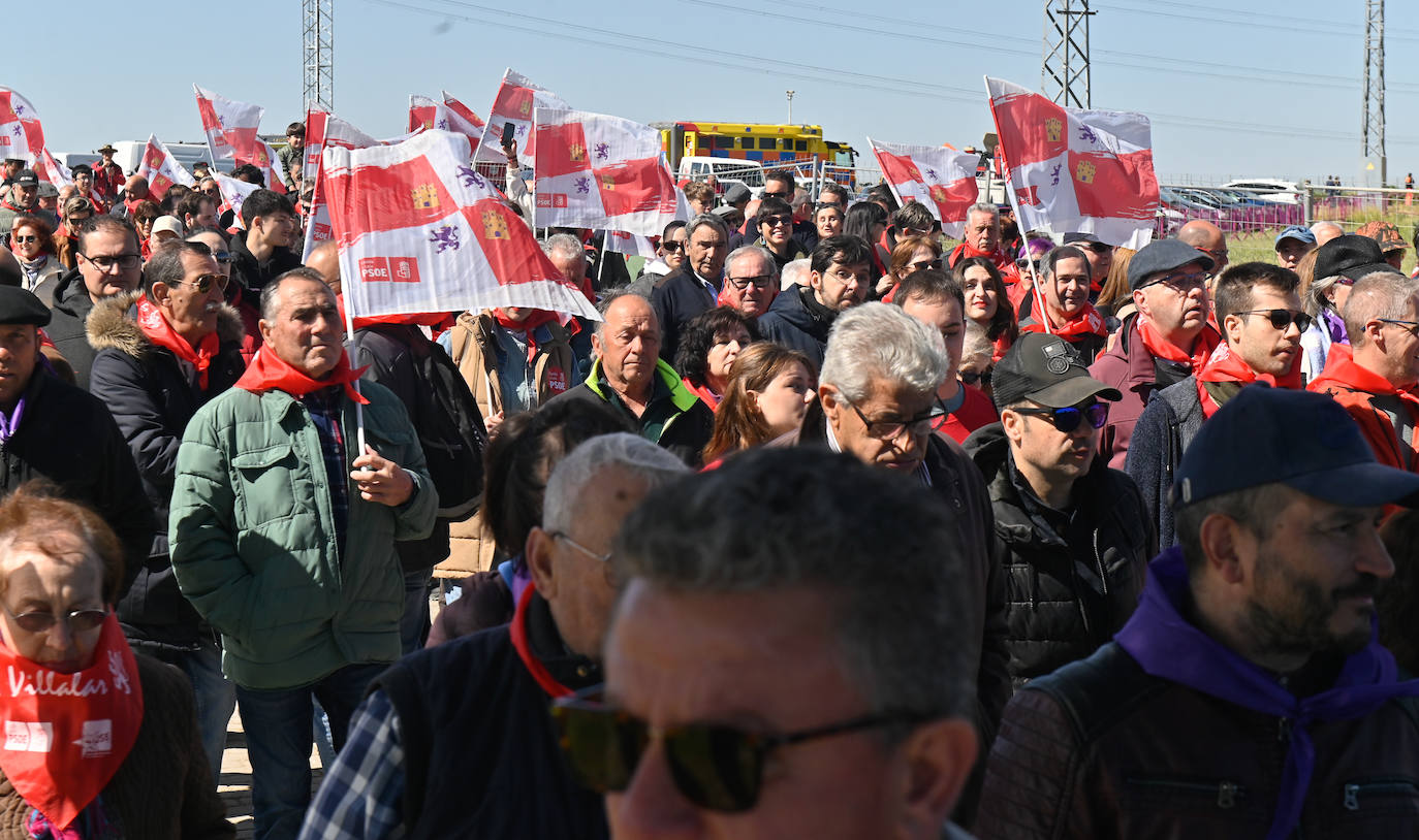 Miles de personas disfrutan en Villalar del Día de Castilla y León