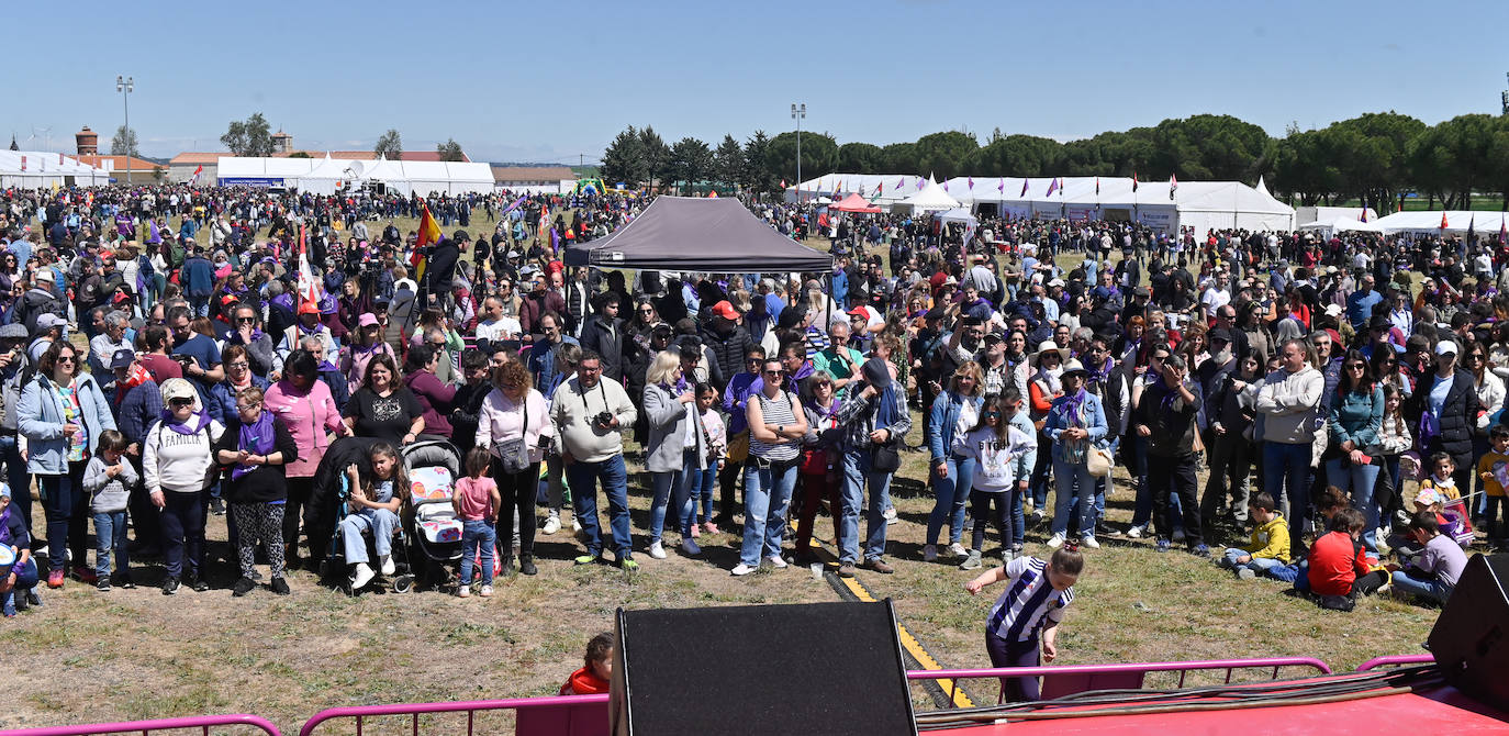 Miles de personas disfrutan en Villalar del Día de Castilla y León