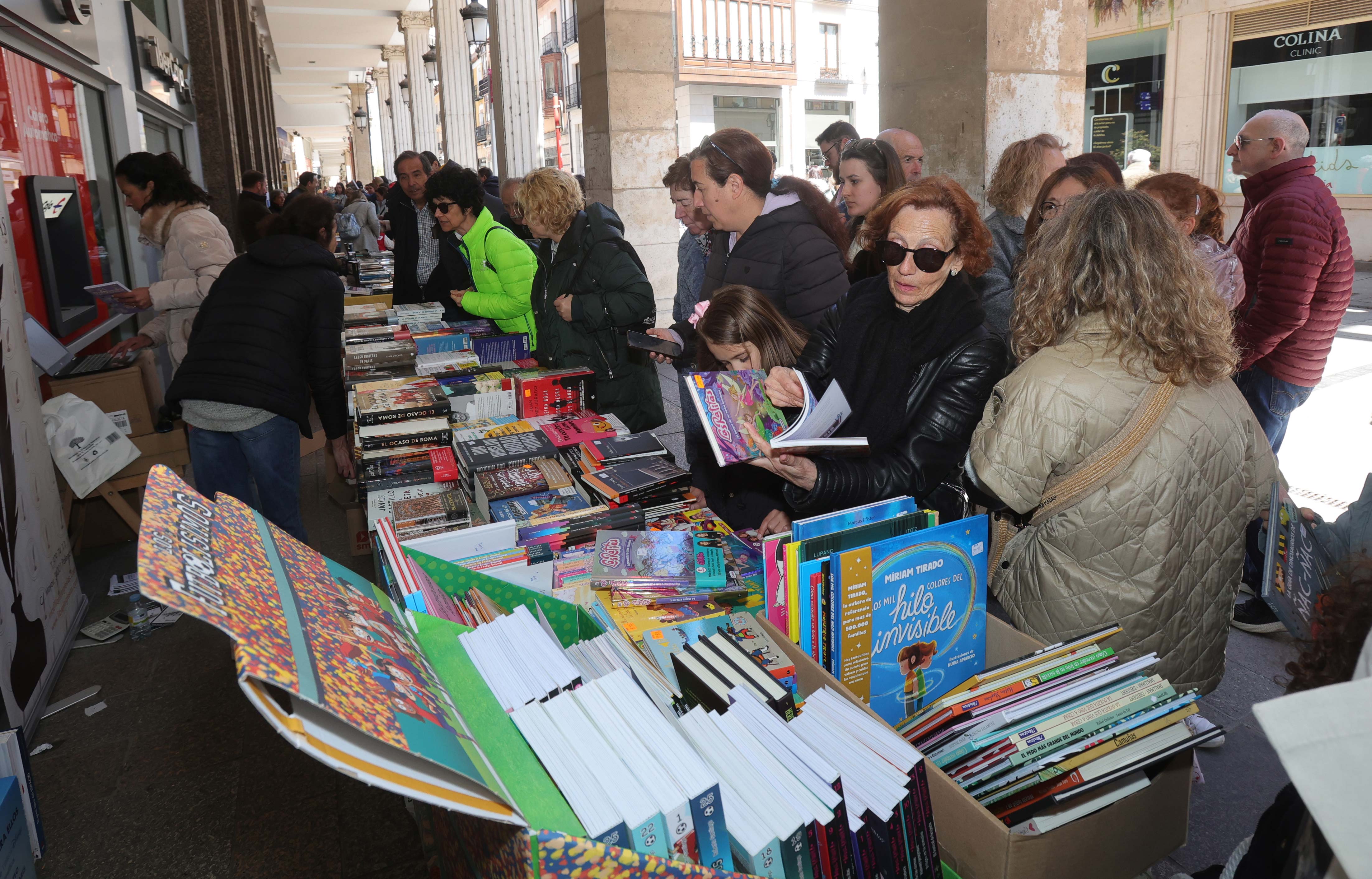 Los libros y las historias salen a la calle en Palencia