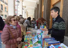Los libros y las historias salen a la calle en Palencia