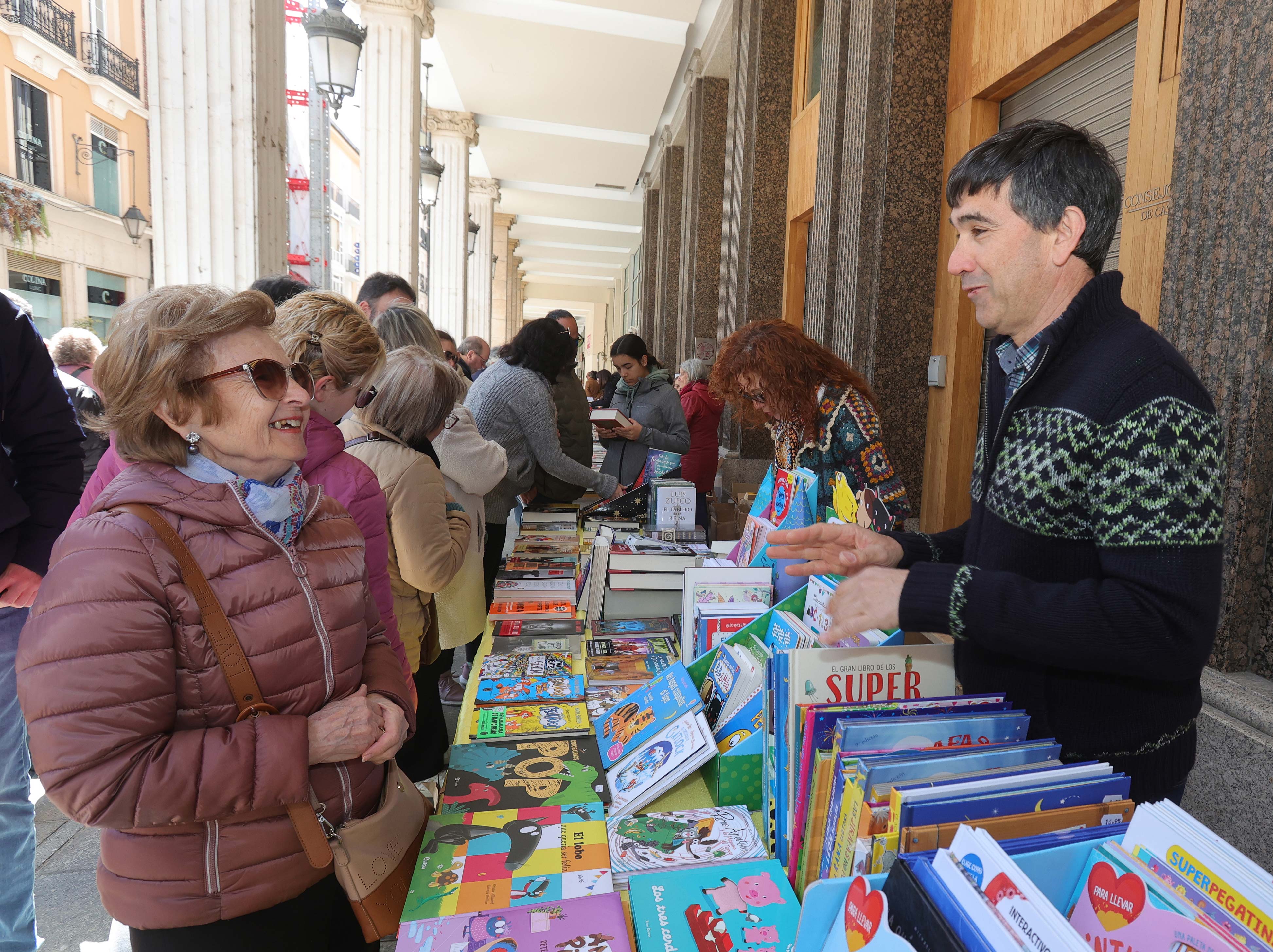 Los libros y las historias salen a la calle en Palencia