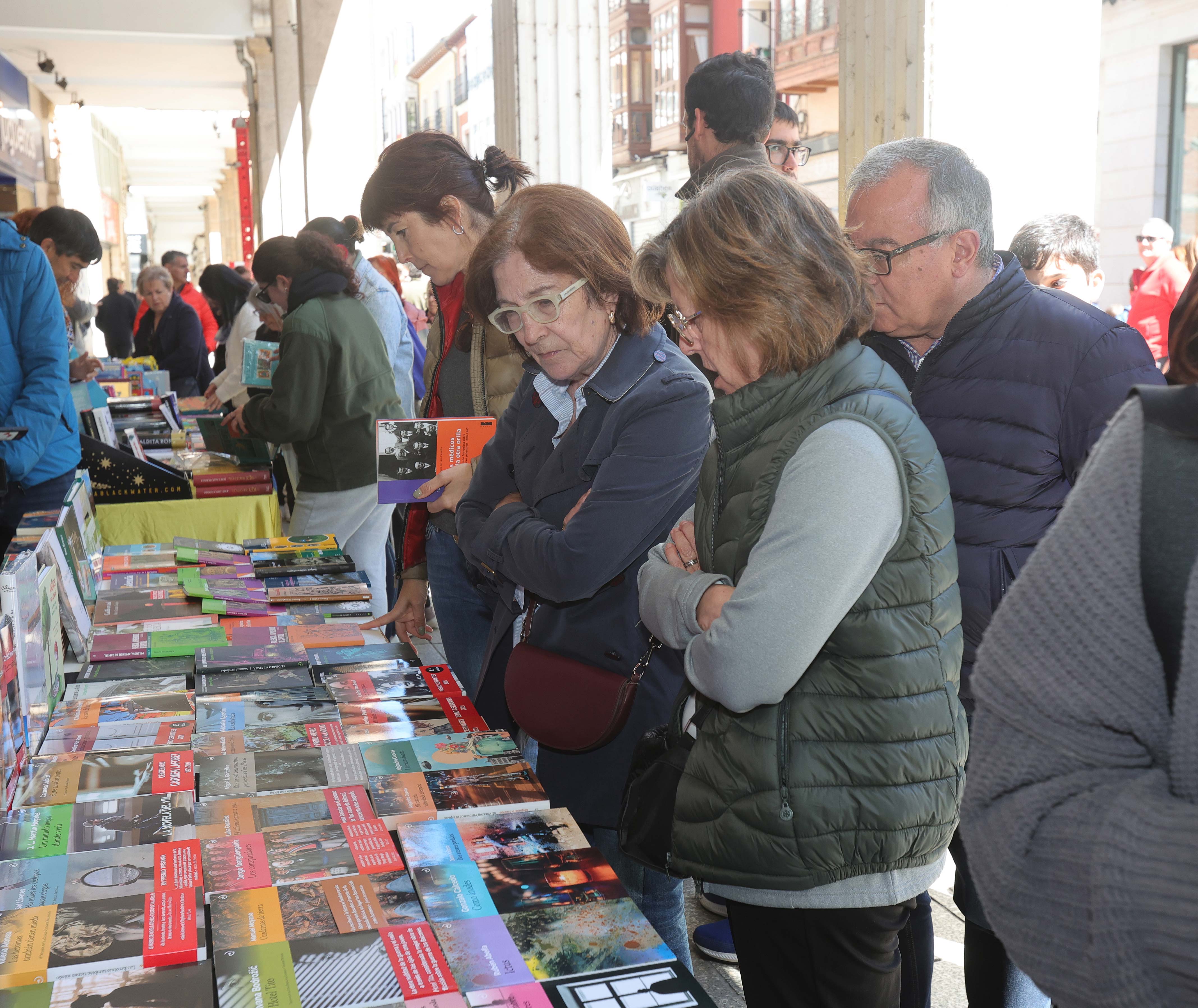 Los libros y las historias salen a la calle en Palencia