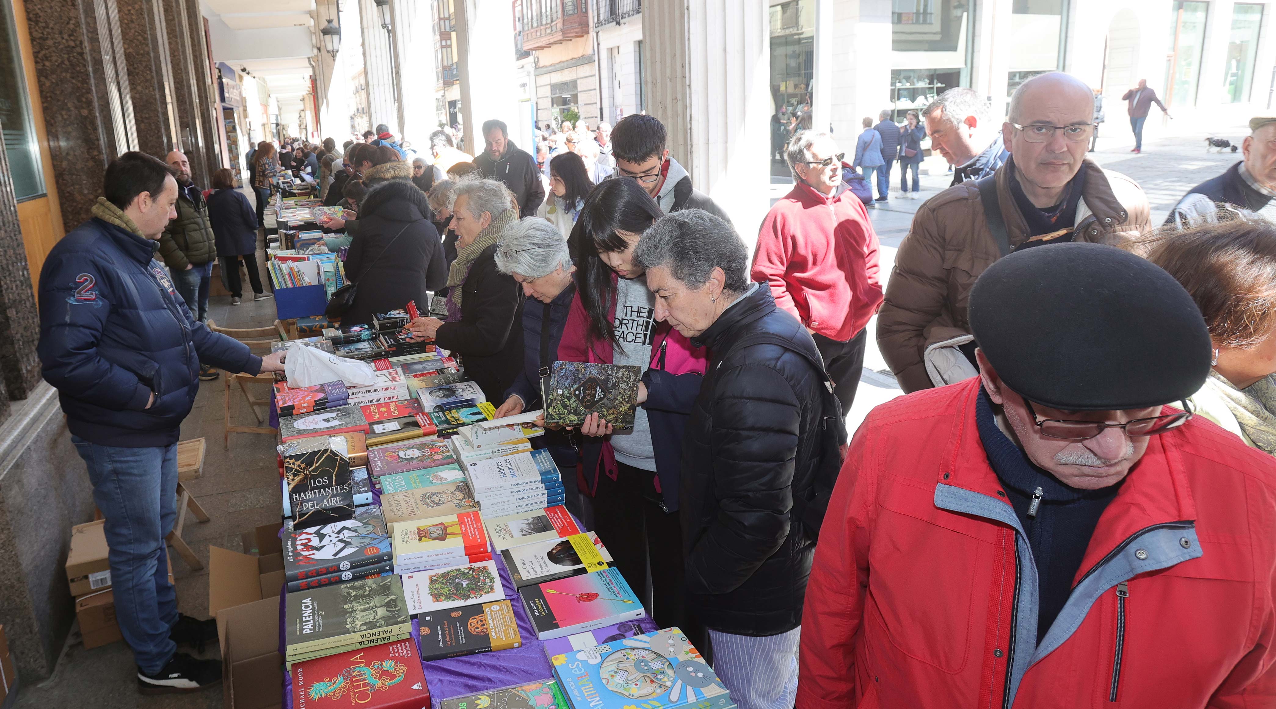 Los libros y las historias salen a la calle en Palencia