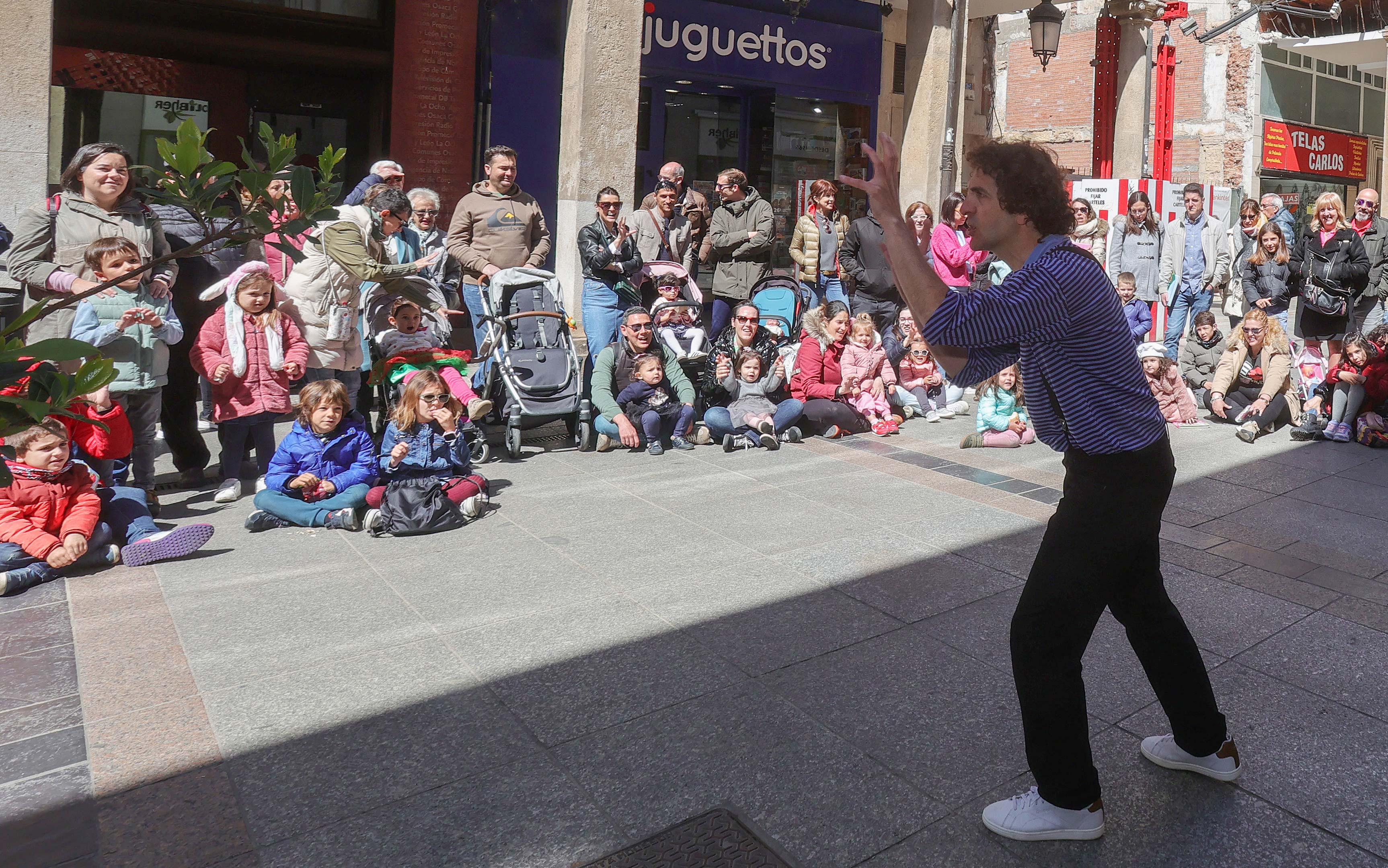 Los libros y las historias salen a la calle en Palencia