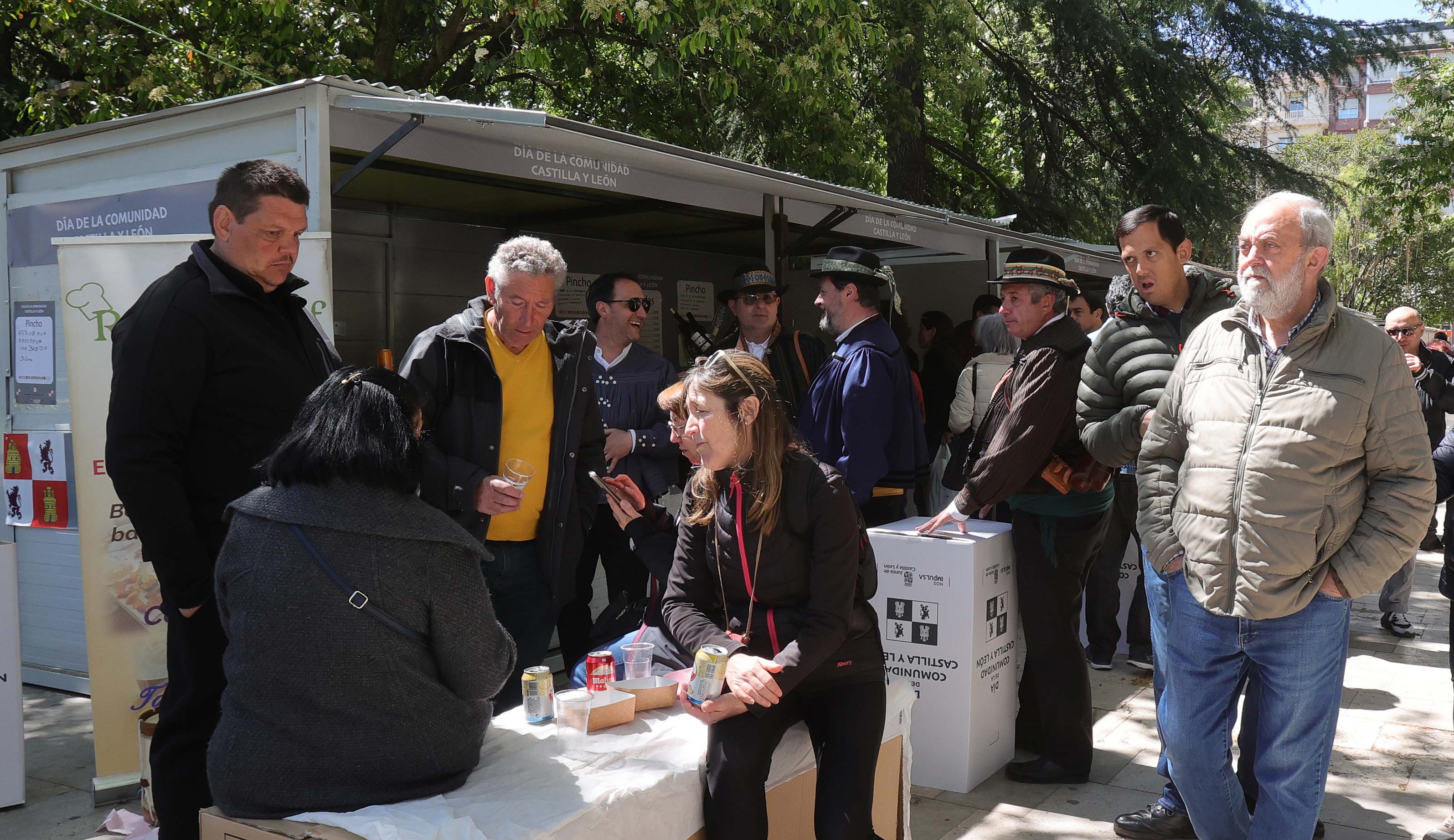 Bailes y casetas por el Día de la Comunidad en Palencia