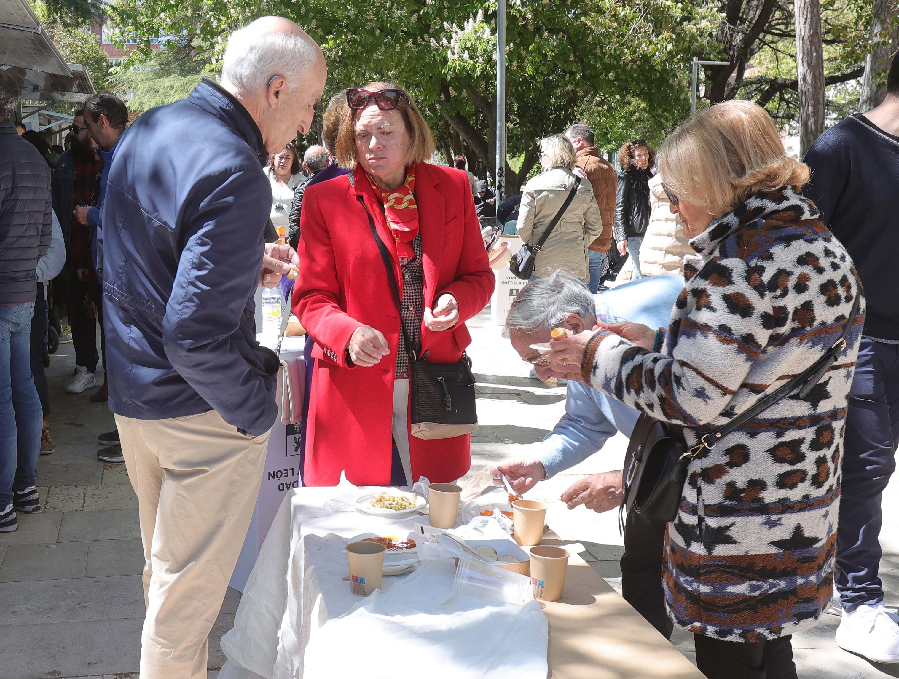 Bailes y casetas por el Día de la Comunidad en Palencia