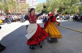 Bailes y casetas por el Día de la Comunidad en Palencia
