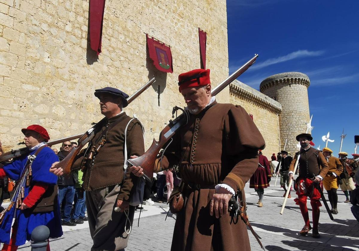 El Tercio de Cristóbal de Mondragón acompañó a los Comuneros representados por los actores de La Barbacana de Torrelobatón