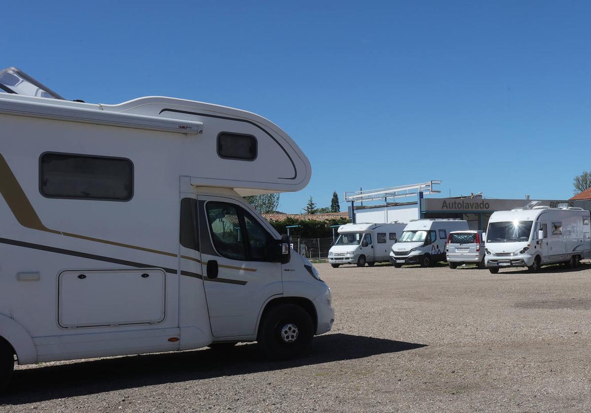 Área de autocaravanas en la estación de servicio Suances.