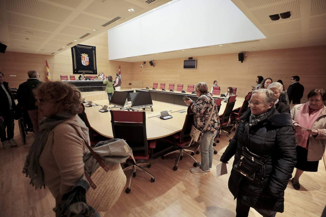 Las Cortes de Castilla y León celebran una jornada de puertas abiertas