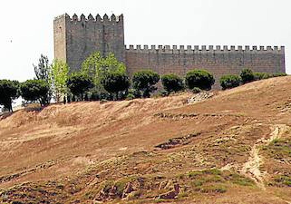 Castillo de Monzón, localidad saqueada por Acuña.