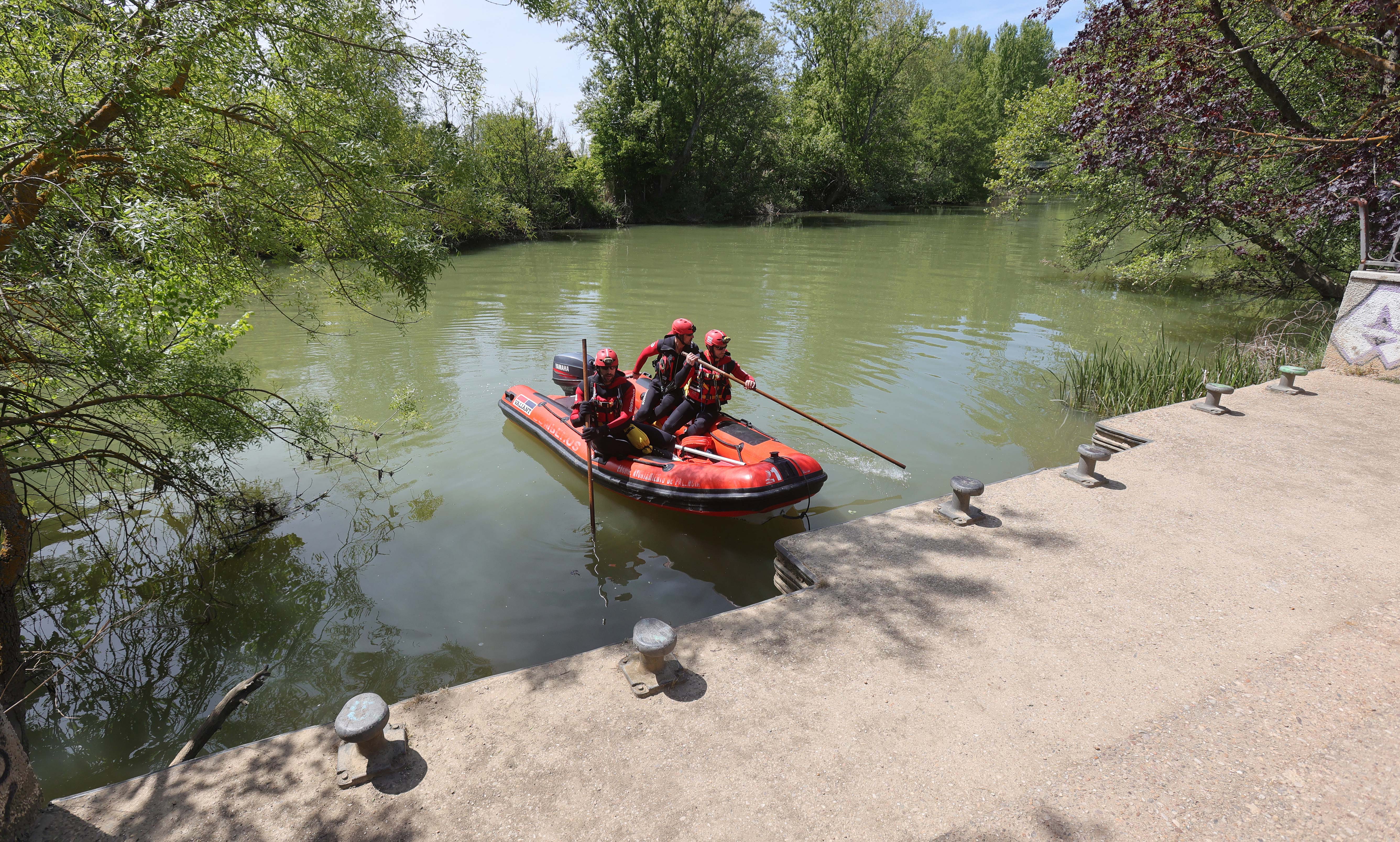 Bomberos buscan a un anciano en las inmediaciones del río Carrión