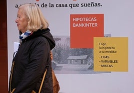 Imagen de archivo de un banco que anuncia sus hipotecas.