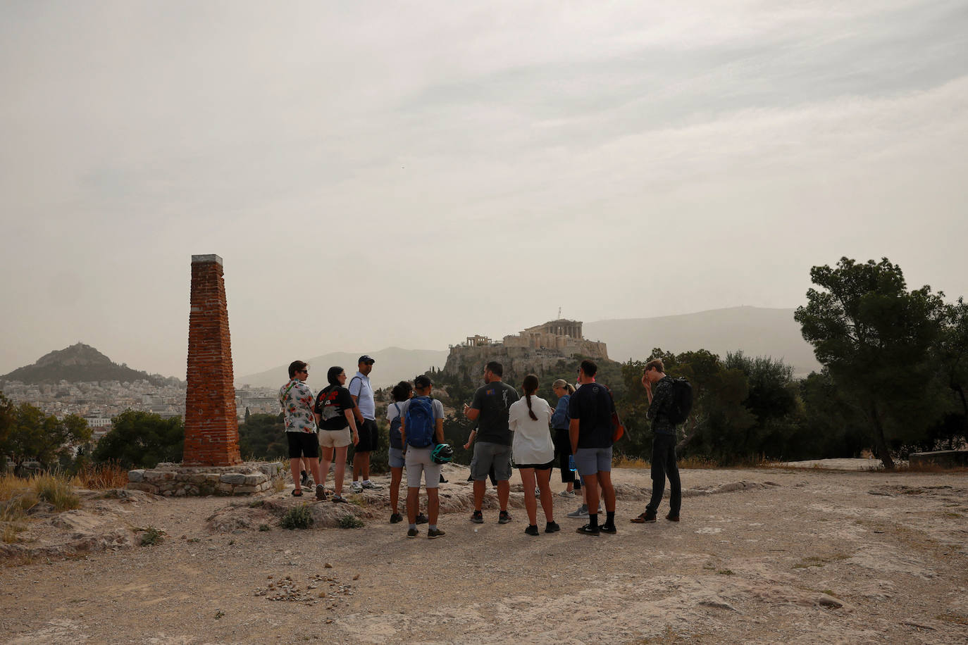 Impresionantes imágenes de la ciudad de Atenas cubierta de polvo del Sáhara