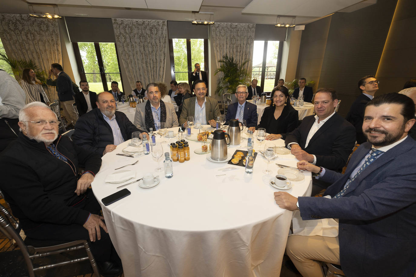 Ángel San José (Tecnaire), César Aparicio (Iberinform), Juan Ramón Jiménez y Julio Muñoz (Inmobiliaria AGC), Armando Reinoso (AECC), Patricia Sanz (ExportUN), Valentín Cantalapiedra (Porcelanosa) y Rafael Palencia (Registradores de Castilla y León).