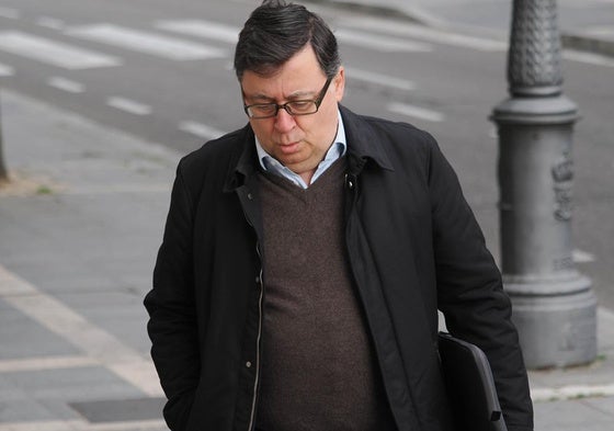 Llegada de acusados y abogados a la Audiencia de Valladolid por el caso de La Perla Negra.