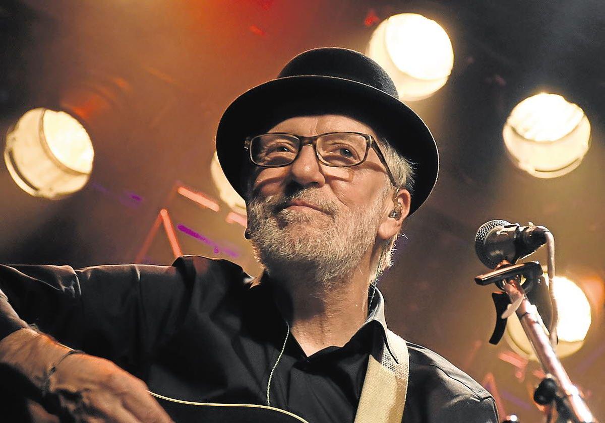 Pancho Varona durante un concierto.